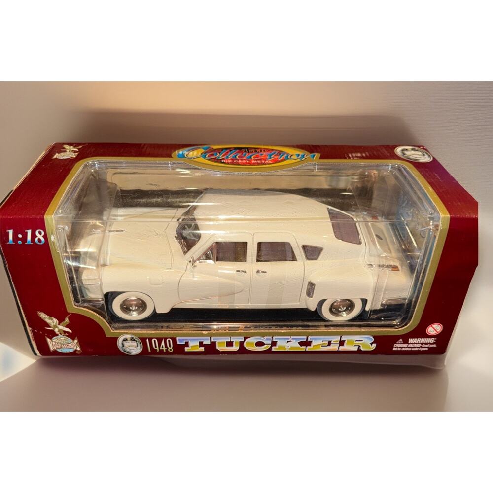1948 Tucker Torpedo - 1:18 Scale Road Signature Deluxe Edition Die-cast Model
